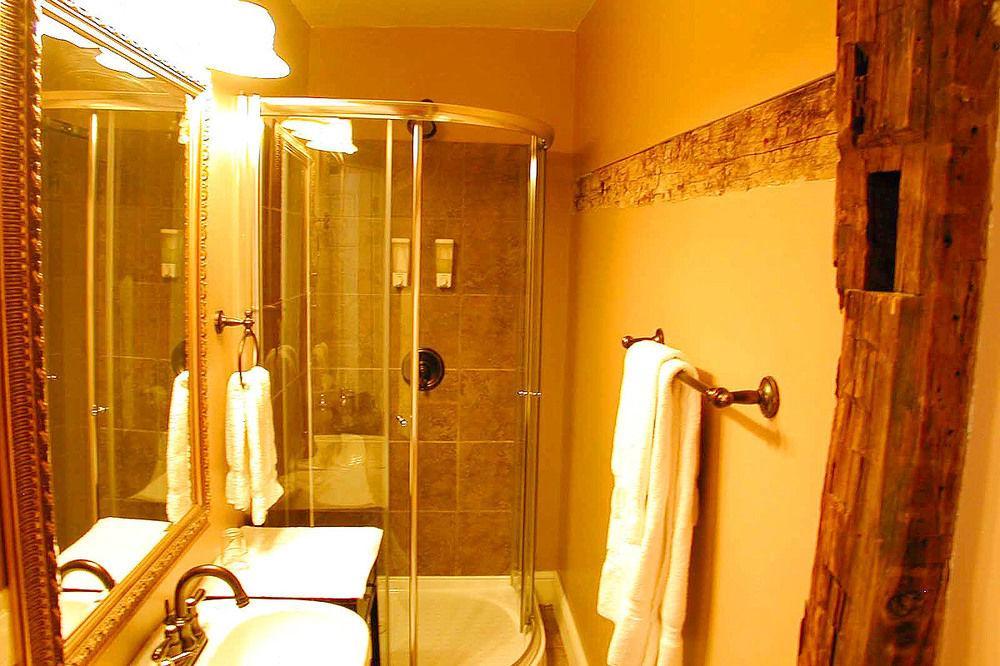 Apple Tree Historic 3*