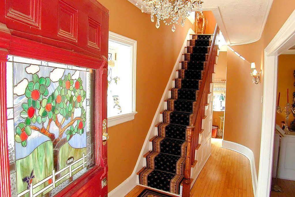 Bed & Breakfast Apple Tree Historic Niagara-on-the-Lake